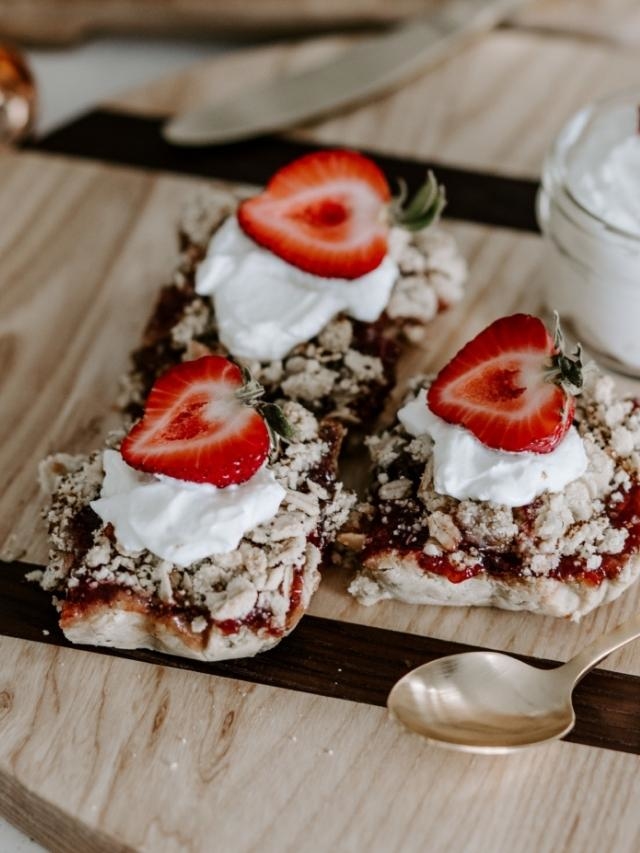 Perfect Strawberry Breakfast Bars: Breakfast Made Easy